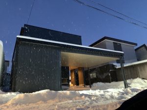 違いを見せる！天井貼＋ダウンライト！